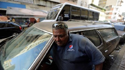 Venezuela car owners unfazed by planned fuel hike